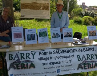 Une sélection de livres sont en vente à l'Office de Tourisme de Bollène.